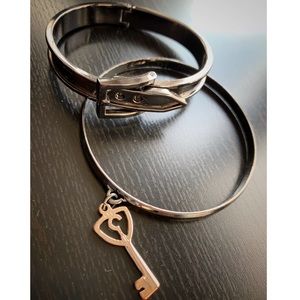 Guess Bracelet set (Buckle / Key Bangle set)